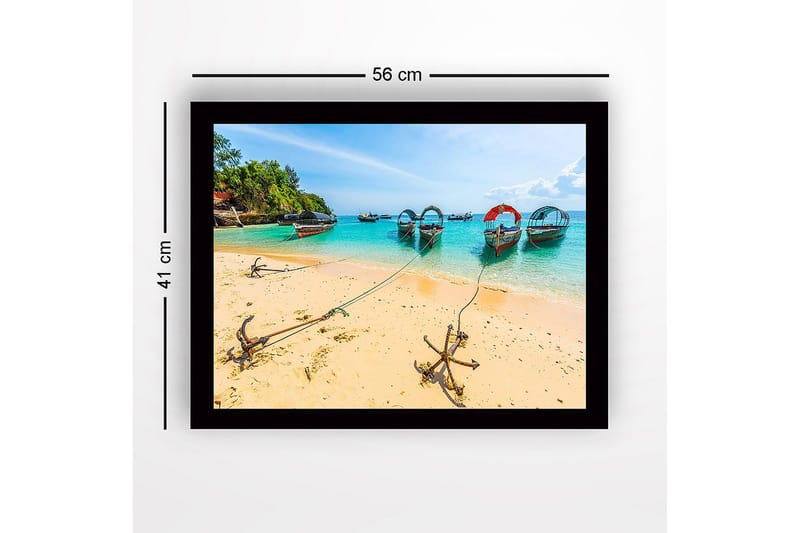 Inramad Canvastavla i trä - 41x56 cm - Båtar förankrade vid en solig strand med klart turkost vatten - Turkos / Beige / Grön - Inredning - Tavlor & konst