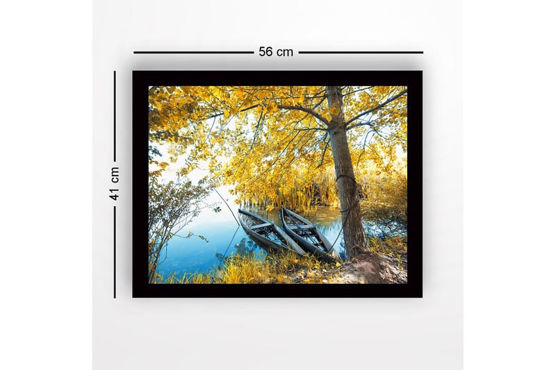 Inramad Canvastavla i trä - 41x56 cm - Båtar vid en spegelblanka sjö omgiven av gyllene höstlöv - Guld / Grön / Blå - Inredning - Tavlor & konst