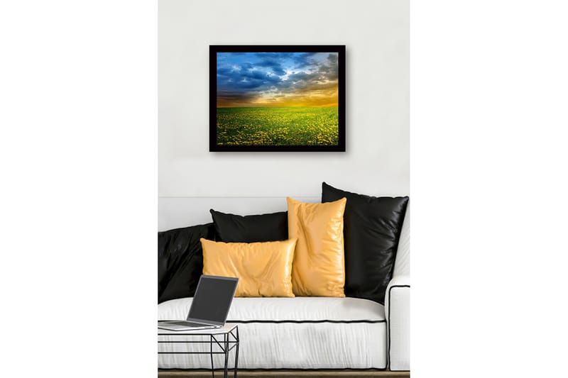 Inramad Canvastavla i trä - 41x56 cm - Blomstrande äng med gula maskrosor under en dramatisk himmel - Gult / Blått / Grönt - Inredning - Tavlor & konst