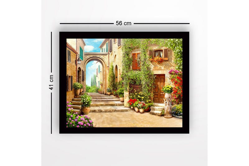 Inramad Canvastavla i trä - 41x56 cm - Charmig gränd med blomsterprydda hus och en båge i bakgrunden - Grön / Gul / Rosa - Inredning - Tavlor & konst