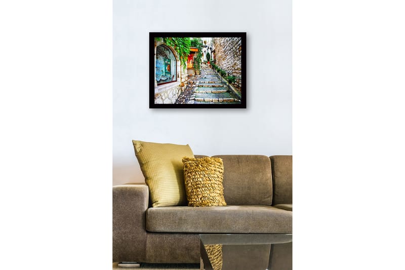 Inramad Canvastavla i trä - 41x56 cm - Charmig gränd med stenar och grönska - Grön / Beige / Röd - Inredning - Tavlor & konst