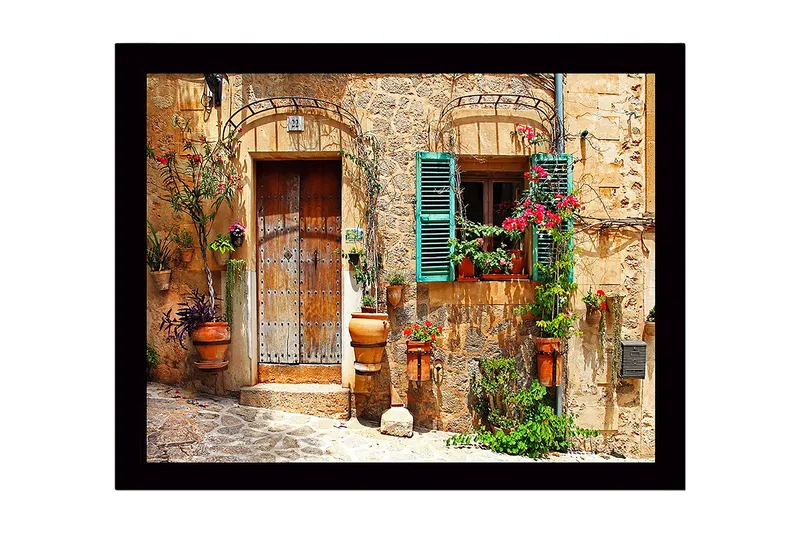 Inramad Canvastavla i trä - 41x56 cm - Charmig husfasad med blomsterdekorationer och gröna fönsterluckor - Terrakotta / Grön / Beige - Inredning - Tavlor & konst