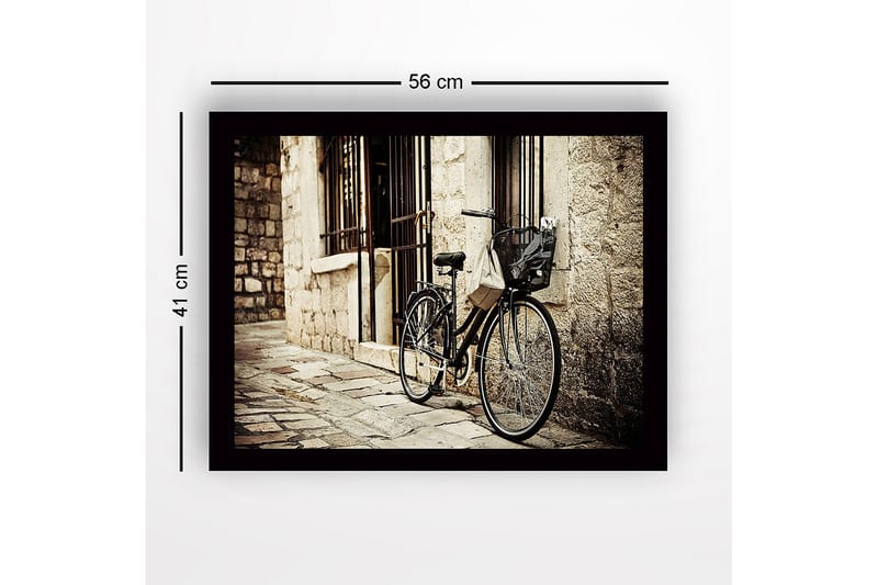 Inramad Canvastavla i trä - 41x56 cm - Cykel lutad mot en gammal stenvägg - Svart / Beige / Grå - Inredning - Tavlor & konst