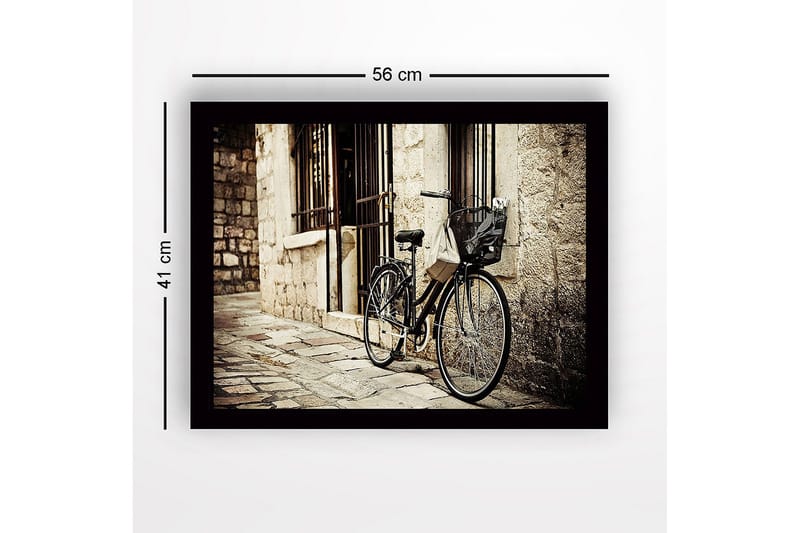 Inramad Canvastavla i trä - 41x56 cm - Cykel lutad mot en gammal stenvägg - Svart / Beige / Grå - Inredning - Tavlor & konst