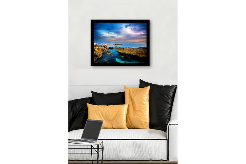 Inramad Canvastavla i trä - 41x56 cm - Dramatiskt havslandskap med åskmoln och klippformationer - Blå / Grön / Beige - Inredning - Tavlor & konst