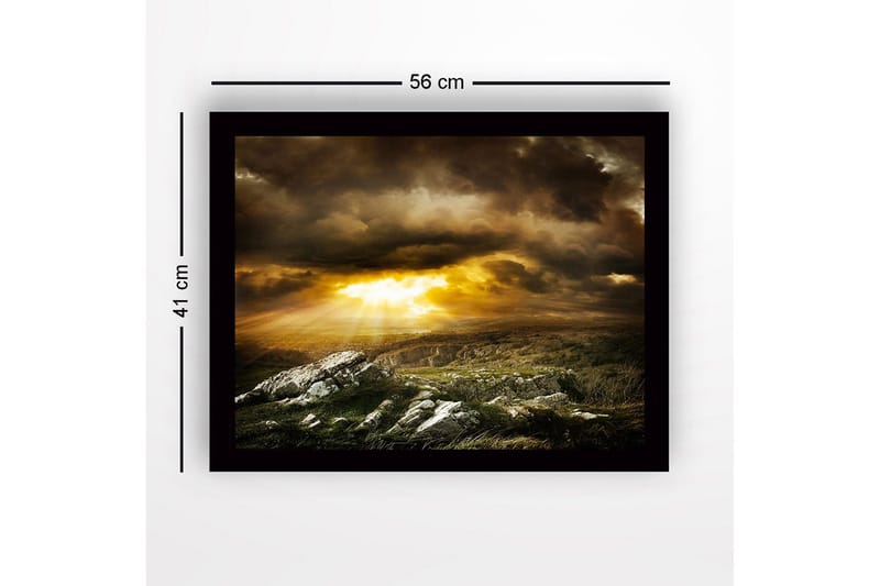Inramad Canvastavla i trä - 41x56 cm - Dramatiskt landskap med solstrålar som bryter genom molnen - Guld / Mörkgrå / Grön - Inredning - Tavlor & konst