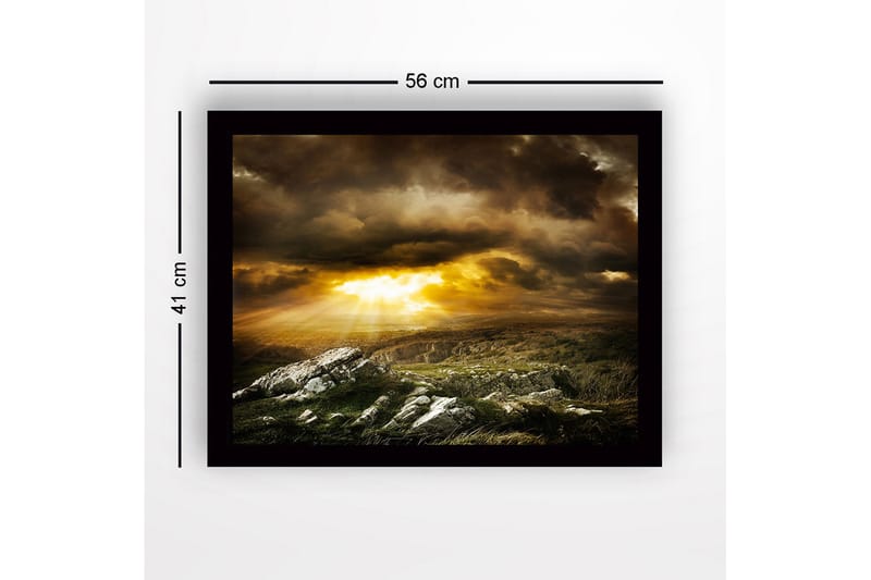 Inramad Canvastavla i trä - 41x56 cm - Dramatiskt landskap med solstrålar som bryter genom molnen - Guld / Mörkgrå / Grön - Inredning - Tavlor & konst