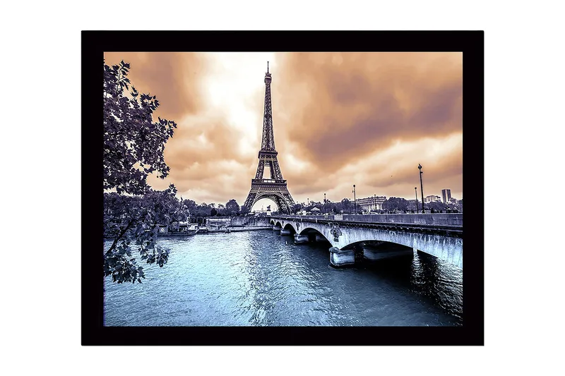 Inramad Canvastavla i trä - 41x56 cm - Eiffeltornet omgiven av en dramatisk himmel och en spegelblanka flod, Blå / Orange / Grå