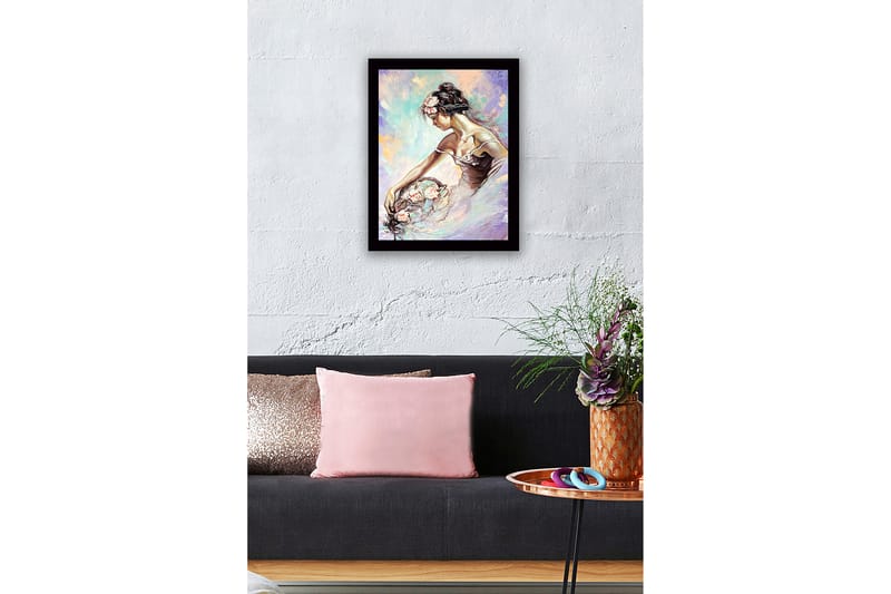 Inramad Canvastavla i trä - 41x56 cm - Elegant kvinna i en romantisk pose med blommor - Ljusrosa / Ljusblå / Lavendel - Inredning - Tavlor & konst