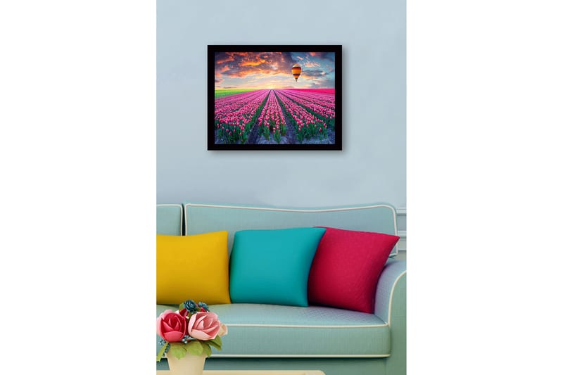Inramad Canvastavla i trä - 41x56 cm - Fält av färgglada tulpaner under en ballong i solnedgången - Rosa / Grön / Orange - Inredning - Tavlor & konst