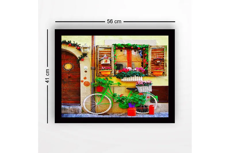 Inramad Canvastavla i trä - 41x56 cm - Färgglad cykel med blommor och dekorationer vid en charmig dörr - Grön / Röd / Rosa - Inredning - Tavlor & konst