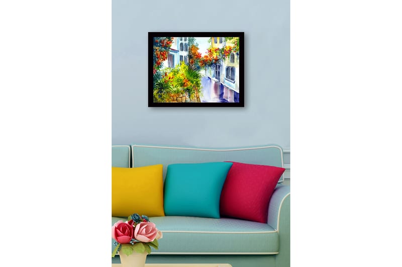 Inramad Canvastavla i trä - 41x56 cm - Färgglad gata med blommande växter och husfasader - Grön / Röd / Gul - Inredning - Tavlor & konst