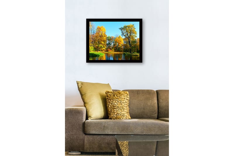 Inramad Canvastavla i trä - 41x56 cm - Färgglad höstskog vid en spegelblanka sjö - Guldorange / Grön / Blå - Inredning - Tavlor & konst