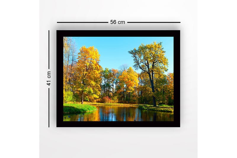 Inramad Canvastavla i trä - 41x56 cm - Färgglad höstskog vid en spegelblanka sjö - Guldorange / Grön / Blå - Inredning - Tavlor & konst