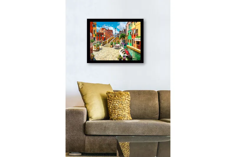 Inramad Canvastavla i trä - 41x56 cm - Färgglad kanal med pittoreska hus och blomsterarrangemang - Röd / Grön / Blå - Inredning - Tavlor & konst