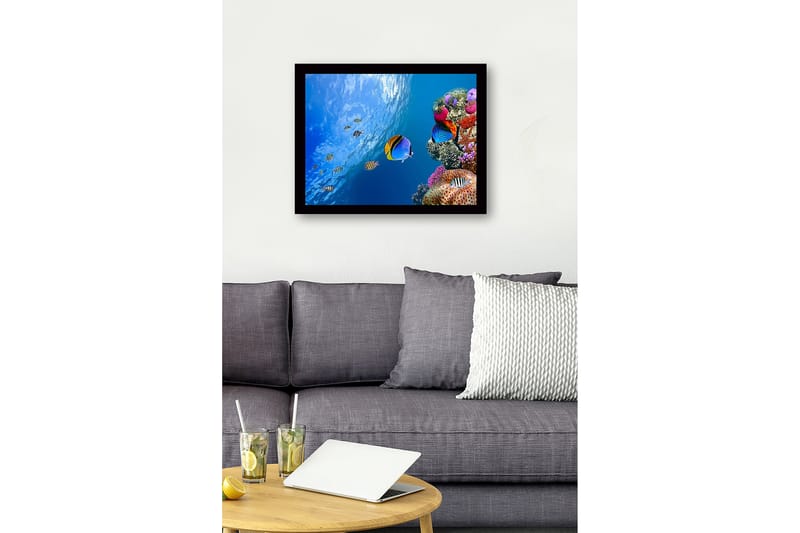 Inramad Canvastavla i trä - 41x56 cm - Färgglad undervattensscen med korallrev och simmande fiskar - Blå / Orange / Rosa - Inredning - Tavlor & konst