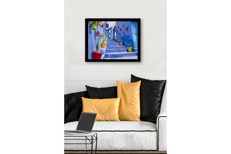 Inramad Canvastavla i trä - 41x56 cm - Färgglada krukor på en blå trappa i en pittoresk gränd - Blå / Gul / Röd - Inredning - Tavlor & konst