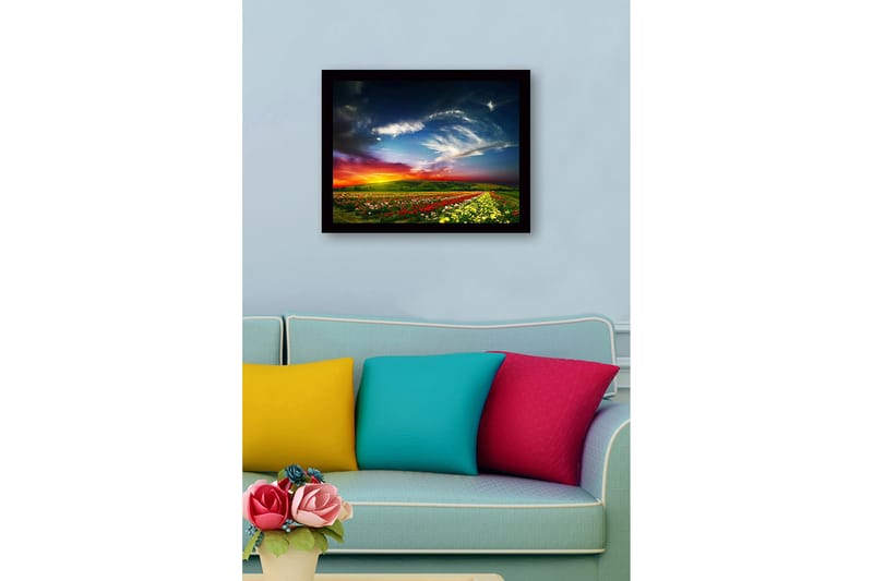 Inramad Canvastavla i trä - 41x56 cm - Färgrik blomsteräng under en dramatisk solnedgång - Röd / Gul / Grön - Inredning - Tavlor & konst