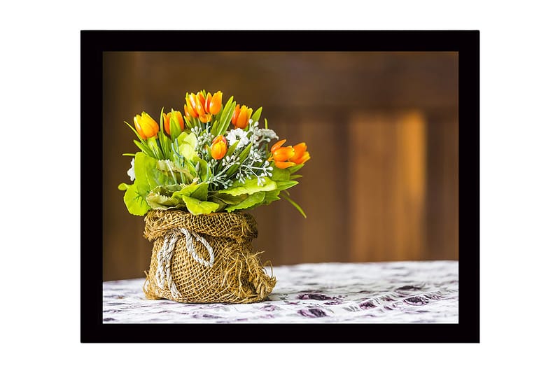 Inramad Canvastavla i trä - 41x56 cm - Färgrik bukett av tulpaner i en juteväska, Orange / Grön / Vit