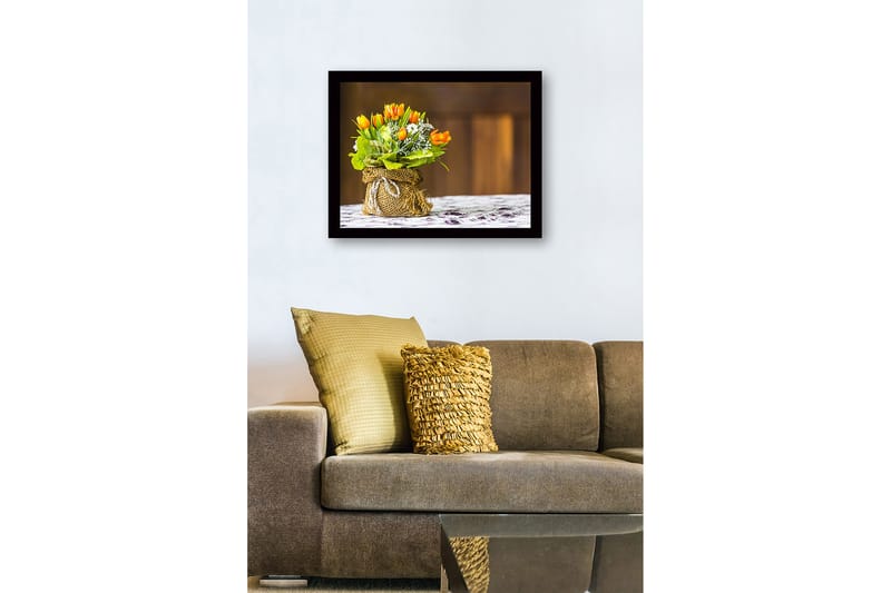 Inramad Canvastavla i trä - 41x56 cm - Färgrik bukett av tulpaner i en juteväska - Orange / Grön / Vit - Inredning - Tavlor & konst