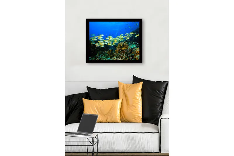 Inramad Canvastavla i trä - 41x56 cm - Flock av färgglada fiskar simmande i ett korallrev - Blå / Gul / Grön - Inredning - Tavlor & konst