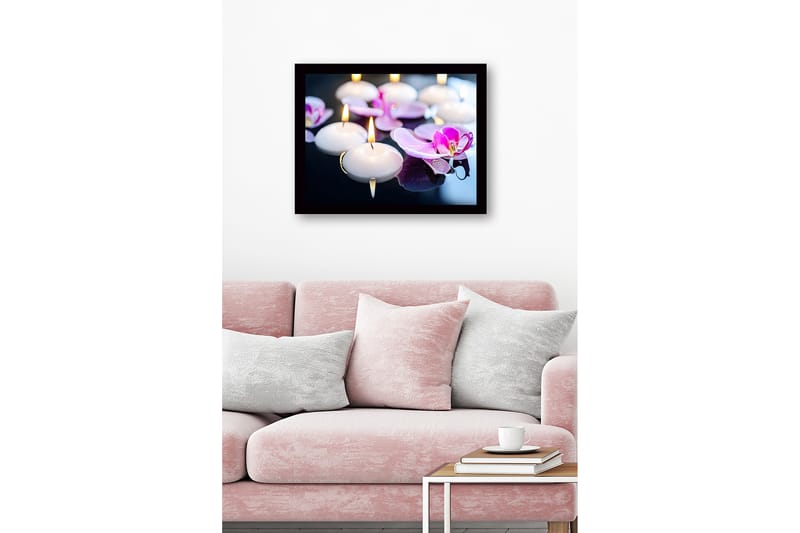 Inramad Canvastavla i trä - 41x56 cm - Flytande ljus och orkidéer i harmonisk samverkan - Vit / Lila - Inredning - Tavlor & konst
