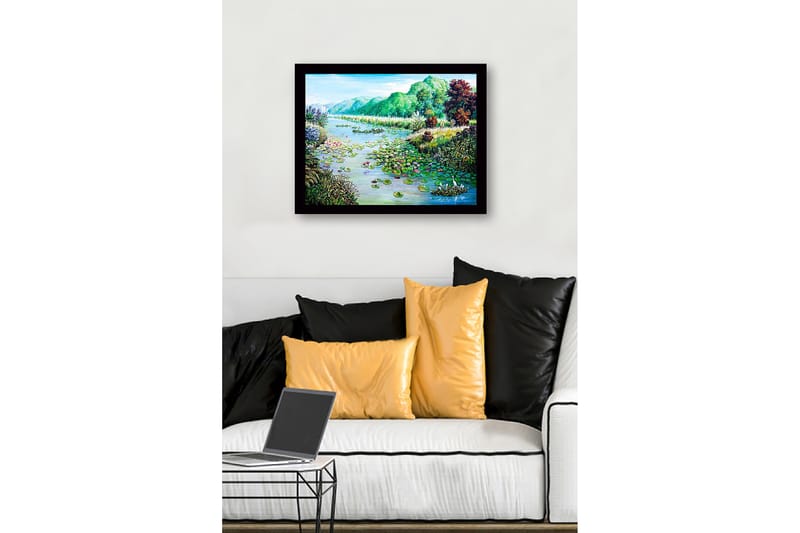 Inramad Canvastavla i trä - 41x56 cm - Fridfull sjölandskap med näckrosor och omgivande grönska - Grön / Blå / Rosa - Inredning - Tavlor & konst
