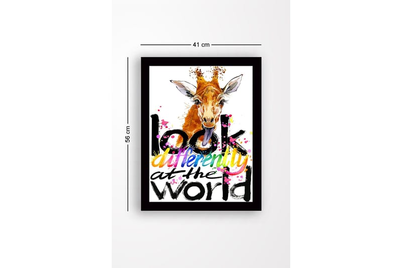 Inramad Canvastavla i trä - 41x56 cm - Giraff med utstickande tunga och färgglad text - Orange / Svart / Rosa - Inredning - Tavlor & konst