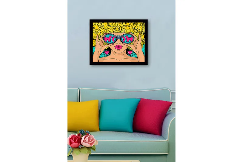 Inramad Canvastavla i trä - 41x56 cm - Glamourös kvinna med stora solglasögon och lockigt blont hår - Gul / Rosa / Turkos - Inredning - Tavlor & konst