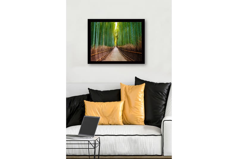 Inramad Canvastavla i trä - 41x56 cm - Grön bambuskog med en stig som leder genom träden - Grön / Brun - Inredning - Tavlor & konst