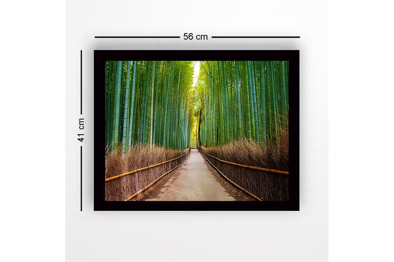 Inramad Canvastavla i trä - 41x56 cm - Grön bambuskog med en stig som leder genom träden - Grön / Brun - Inredning - Tavlor & konst