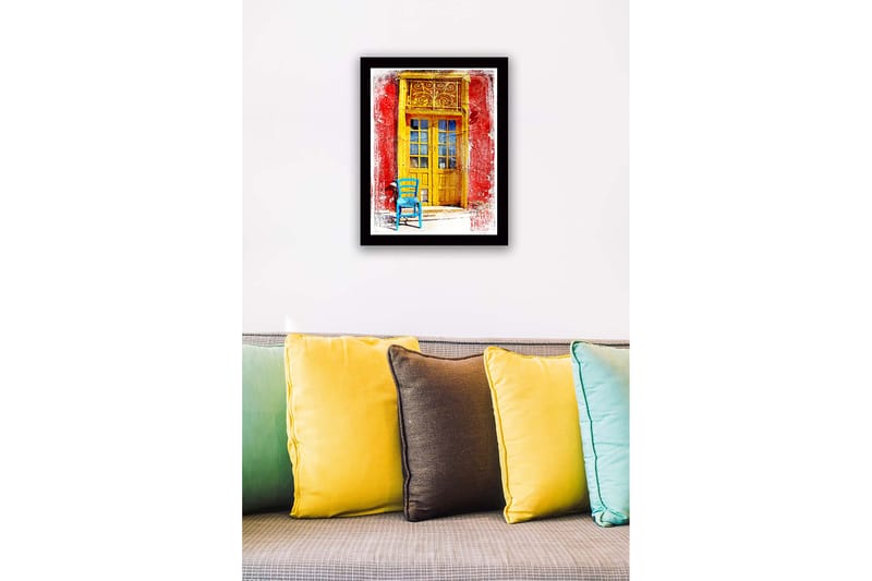 Inramad Canvastavla i trä - 41x56 cm - Gyllene dörr med en blå stol framför på en röd vägg - Gult / Blått / Rött - Inredning - Tavlor & konst