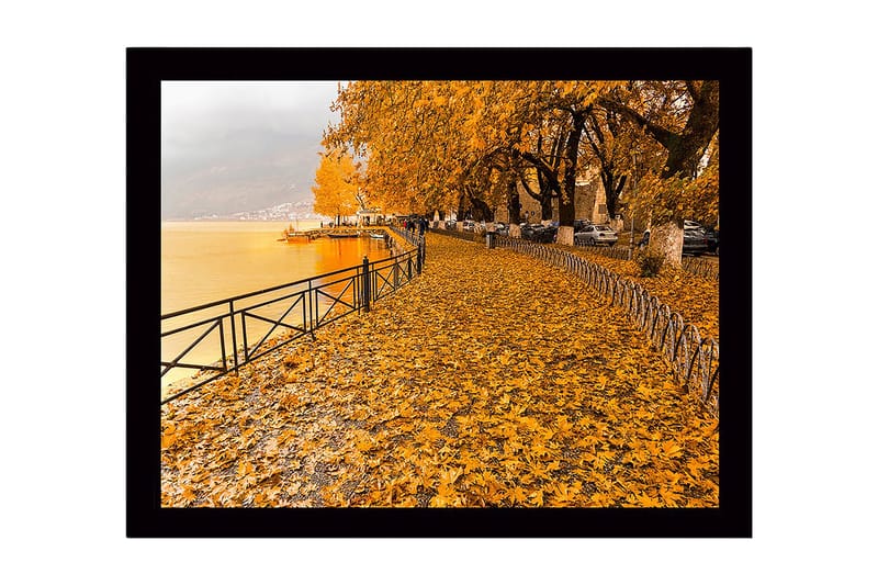 Inramad Canvastavla i trä - 41x56 cm - Gyllene höstlandskap vid en sjö med löv på marken, Guldorange / Mörkgul / Grå