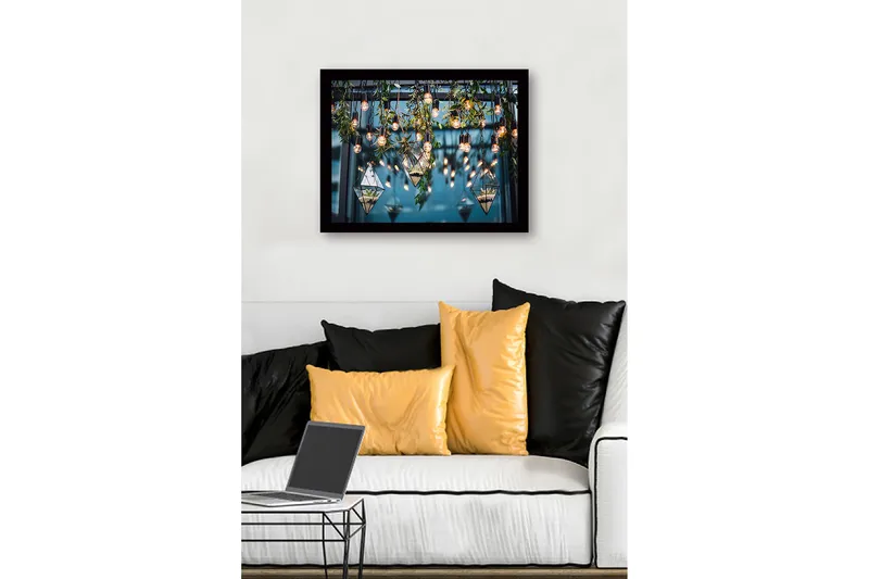 Inramad Canvastavla i trä - 41x56 cm - Hängande glaskärl med växter och ljuskällor - Grön / Svart / Guld - Inredning - Tavlor & konst