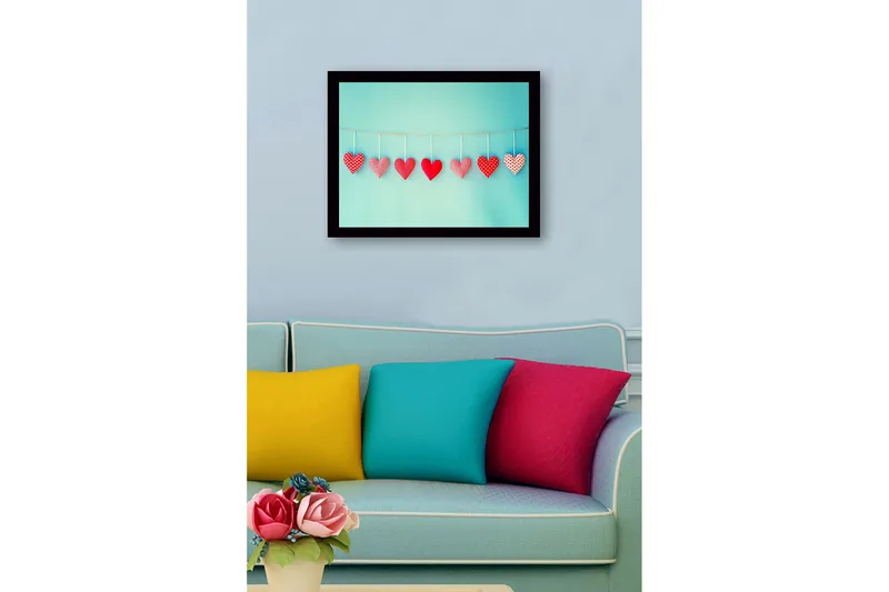 Inramad Canvastavla i trä - 41x56 cm - Hängande hjärtan i olika mönster och nyanser av röd färg - Röd / Ljusblå - Inredning - Tavlor & konst