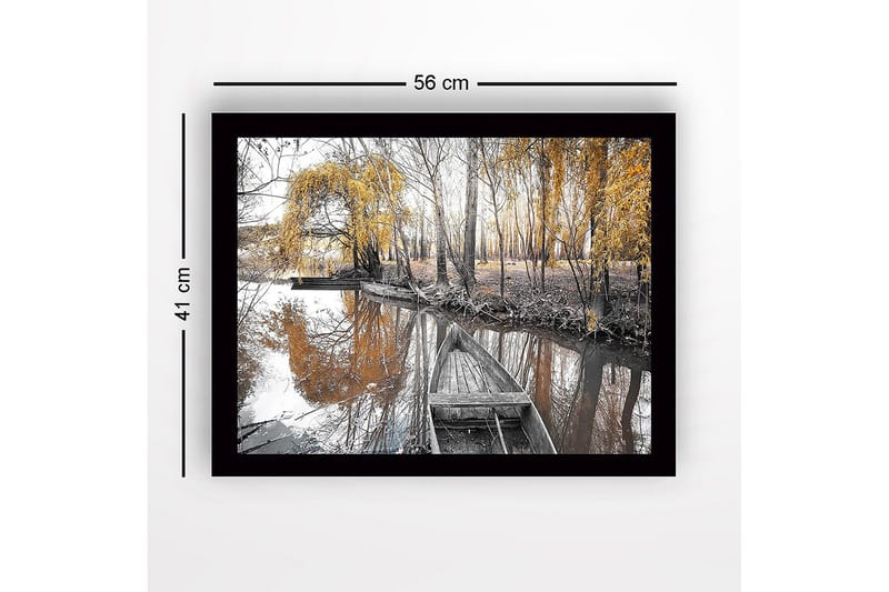 Inramad Canvastavla i trä - 41x56 cm - Höstlandskap med en båt vid en spegelblanka sjö - Guld / Grå / Svart - Inredning - Tavlor & konst