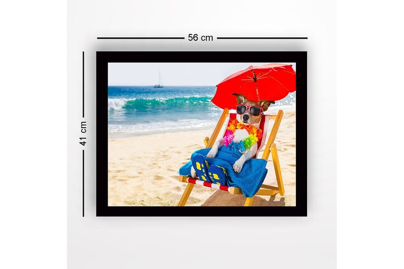 Inramad Canvastavla i trä - 41x56 cm - Hund som kopplar av på stranden i solstol med solglasögon och parasoll - Röd / Blå / Gul - Inredning - Tavlor & konst