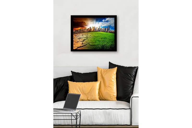 Inramad Canvastavla i trä - 41x56 cm - Kontrast mellan en uttorkad jord och en grönskande stadsmiljö - Grön / Brun / Orange - Inredning - Tavlor & konst