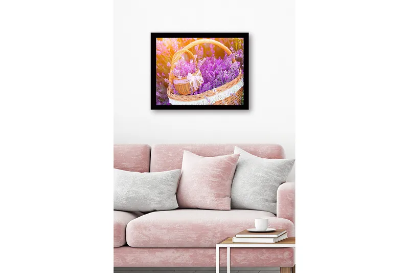 Inramad Canvastavla i trä - 41x56 cm - Korg fylld med lavendelblommor - Lila / Grön / Brun - Inredning - Tavlor & konst