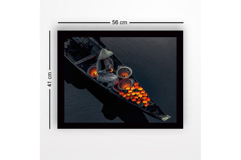 Inramad Canvastavla i trä - 41x56 cm - Kvinna i båt med lyktor och blommor i starka färger - Orange / Svart / Grå - Inredning - Tavlor & konst