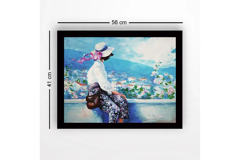 Inramad Canvastavla i trä - 41x56 cm - Kvinna i elegant klädsel som sitter vid en blomstrande balkong med utsikt över landskapet - Blå / Vit / Grön - Inredning - Tavlor & konst