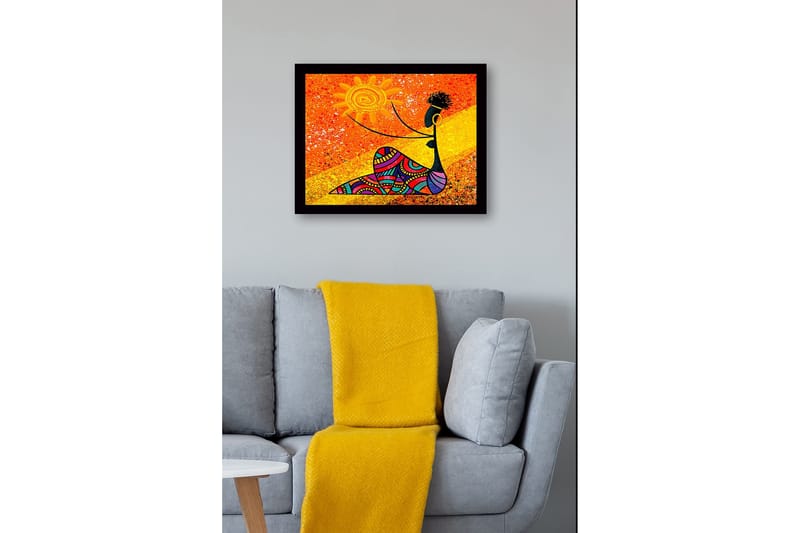 Inramad Canvastavla i trä - 41x56 cm - Kvinna som håller en sol med färgglada mönster - Orange / Svart / Gul - Inredning - Tavlor & konst