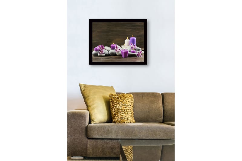 Inramad Canvastavla i trä - 41x56 cm - Lugnande arrangemang av ljus och stenar med blommor - Lila / Vit / Grå - Inredning - Tavlor & konst
