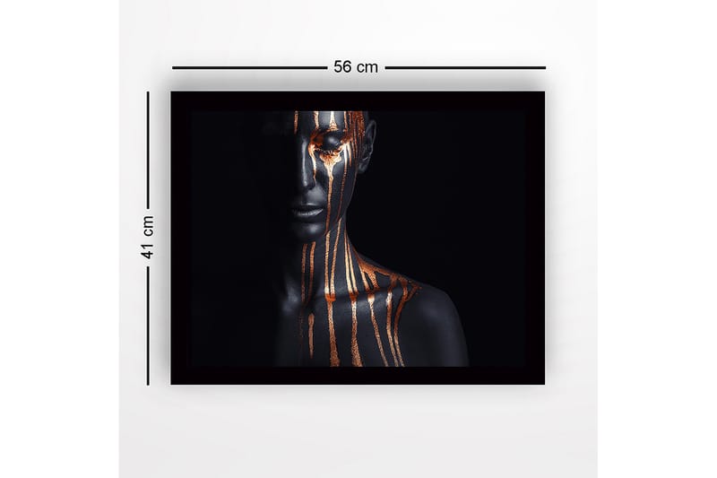 Inramad Canvastavla i trä - 41x56 cm - Mörk figur med guldstrimmor som rinner ner över ansiktet och kroppen - Svart / Guld - Inredning - Tavlor & konst