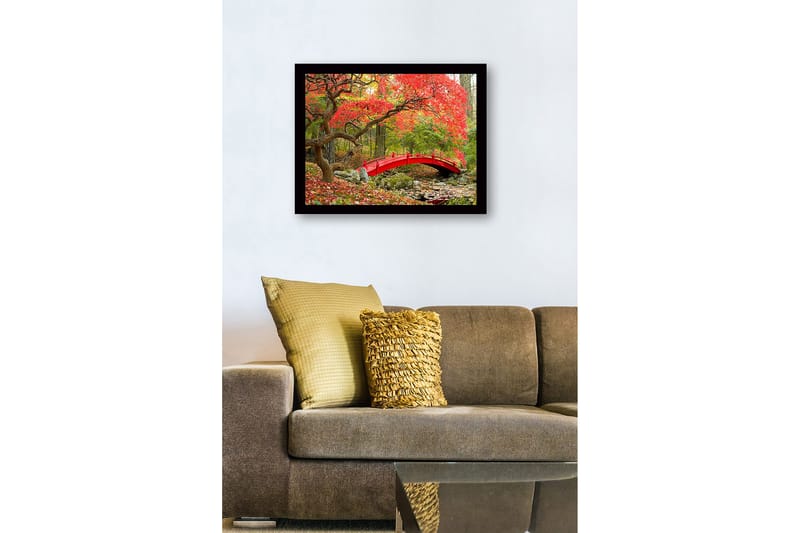 Inramad Canvastavla i trä - 41x56 cm - Röd bro omgiven av höstfärgade träd och löv - Röd / Grön / Brun - Inredning - Tavlor & konst