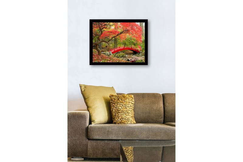 Inramad Canvastavla i trä - 41x56 cm - Röd bro omgiven av höstfärgade träd och löv - Röd / Grön / Brun - Inredning - Tavlor & konst