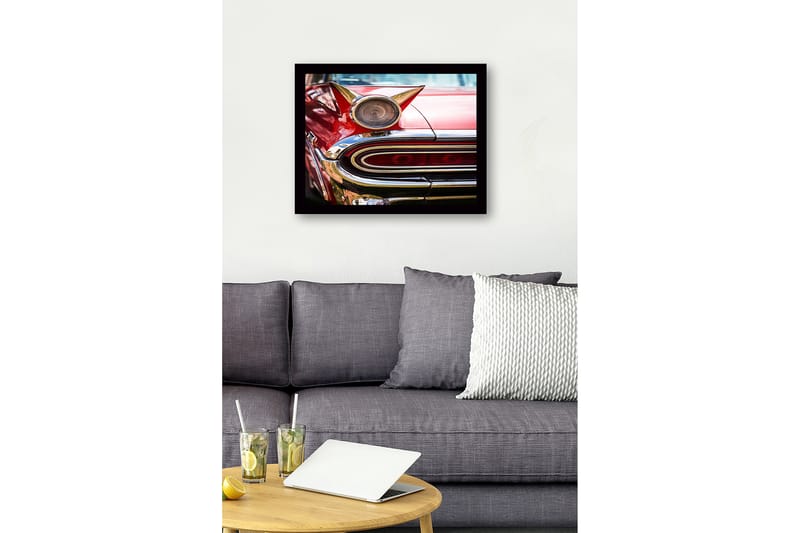 Inramad Canvastavla i trä - 41x56 cm - Retro bil med karakteristiska detaljer och glänsande krom - Röd / Krom / Guld - Inredning - Tavlor & konst