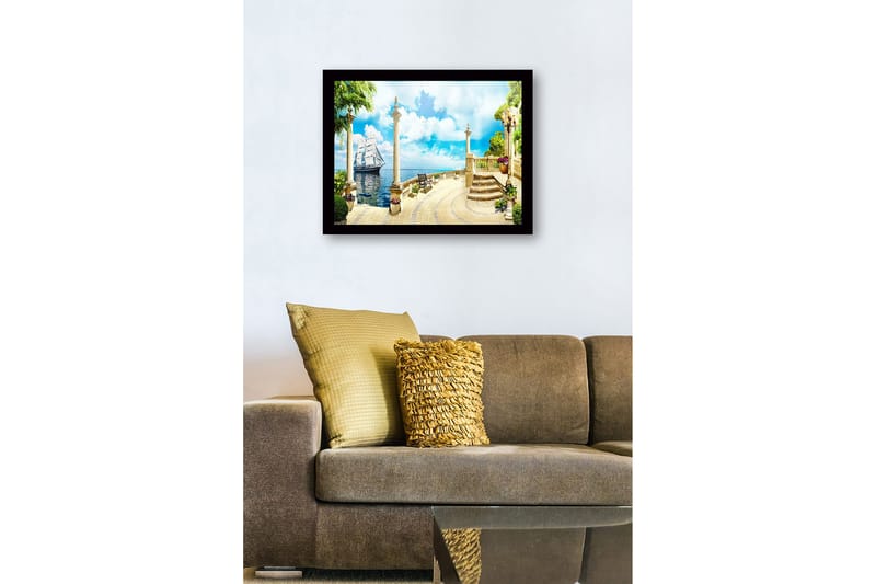 Inramad Canvastavla i trä - 41x56 cm - Segelbåt i en idyllisk hamn med pelare och grönskande omgivning - Blå / Grön / Beige - Inredning - Tavlor & konst