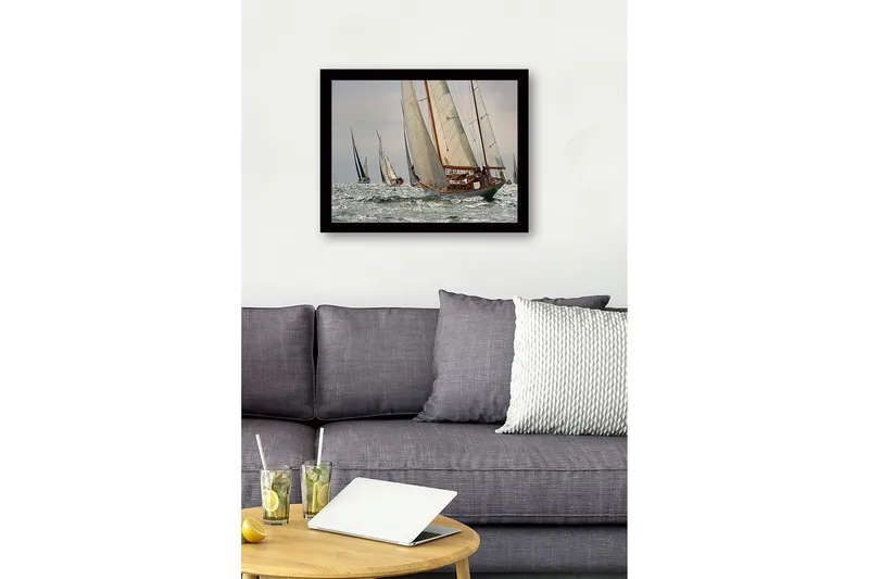 Inramad Canvastavla i trä - 41x56 cm - Segelbåtar som tävlar på öppet hav - Vit / Blå / Grå - Inredning - Tavlor & konst