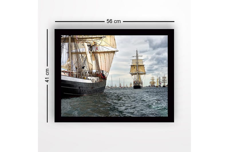 Inramad Canvastavla i trä - 41x56 cm - Segelbåtar på ett stormigt hav - Mörkblå / Beige / Grå - Inredning - Tavlor & konst